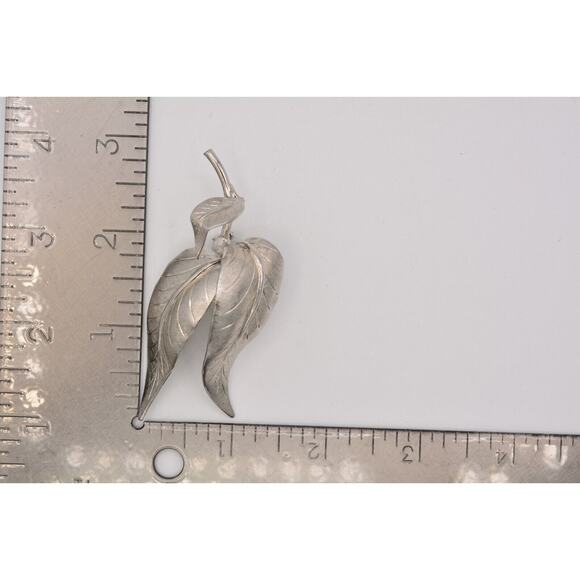 Vintage 3D Leaf Pin Brooch Textured Silver Metallic Shiny Chunky 1970s Bin5A - Picture 12 of 12